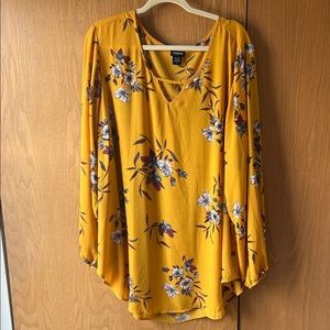 TORRID SIZE 4 YELLOW FLORAL LONG SLEEVED BLOUSE